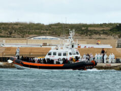 Над 70 души са в неизвестност след потъването на кораб с мигранти в Средиземно море, казаха неправителствени организации Над 70 души са в неизвестност след потъването на кораб с мигранти в Средиземно море, казаха неправителствени организации