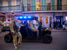 Най-малко 15 души бяха ранени, след като кола се вряза в тълпа в американския щат Луизиана