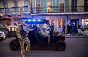 Най-малко 15 души бяха ранени, след като кола се вряза в тълпа в американския щат Луизиана Най-малко 15 души бяха ранени, след като кола се вряза в тълпа в американския щат Луизиана