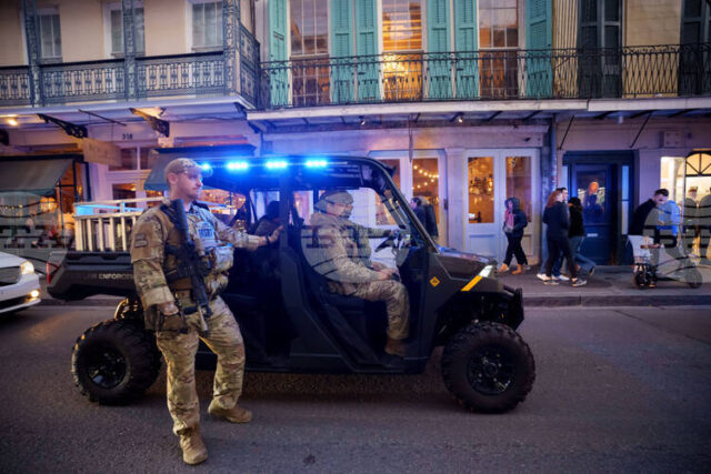 Най-малко 15 души бяха ранени, след като кола се вряза в тълпа в американския щат Луизиана