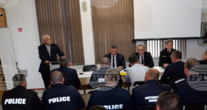 Нямаме фаворити, целта е нулева манипулация на вота, каза служебният министър на вътрешните работи Емил Дечев в Шумен