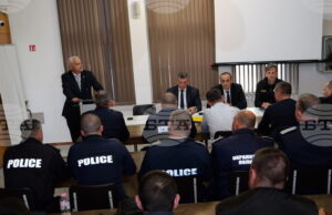 Нямаме фаворити, целта е нулева манипулация на вота, каза служебният министър на вътрешните работи Емил Дечев в Шумен