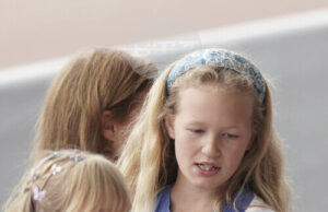 ОБЗОР
                                                                                                Звездата на Исла Филипс изгрява на небосклона на британското кралско семейство