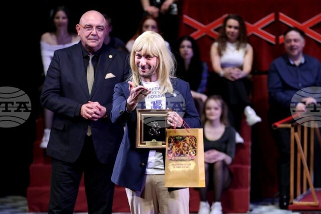 ОБНОВЕНА Театър „София“ и Малък градски театър „Зад канала” са фаворитите на „Златен кукерикон“ тази година