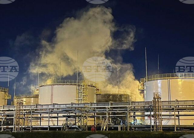ОБНОВЕНА Украйна нанесе удари по нефтопреработвателно предприятие и пристанище в Русия, съобщи командирът на украинските безпилотни сили