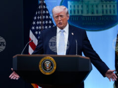 ПРЕГЛЕД НА ПЕЧАТА
                                                                                                Тръмп си намери отбивка, пише "Ню Йорк таймс"; според "Вашингтон пост" мрачната му реторика засенчва лунната мисия; "Монд" говори за "психичното му здраве"