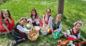 Празникът "Лазарица" в НЧ "Св. св. Кирил и Методий" в Попово запознава младите хора с пролетните предвеликденски празници