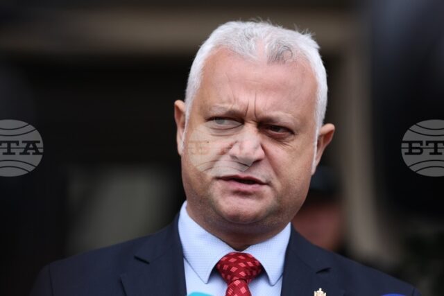 Прокуратурата е големият отсъстващ по случаите с Петьо Петров, Мартин Божанов и „Петрохан“, каза служебният вътрешен министър Емил Дечев