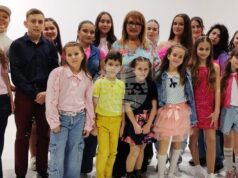 С обща песен млади таланти и известната певица Маргарита Хранова отправят послания срещу бедността, войните, болестите и тъгата