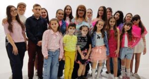 С обща песен млади таланти и известната певица Маргарита Хранова отправят послания срещу бедността, войните, болестите и тъгата