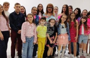 С обща песен млади таланти и известната певица Маргарита Хранова отправят послания срещу бедността, войните, болестите и тъгата