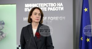 Устойчивостта на примирието зависи от това Иран да се откаже от създаването на ядрено оръжие, каза служебният външен министър Надежда Нейнски