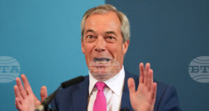 Фараж заяви, че понякога е трудно да се разбере от пресконференциите защо Вашингтон е решил да започне конфликта в Иран