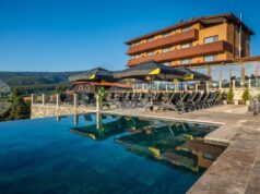 Хотелски комплекс „Каталина“ в месността „Цигов чарк“ отчита средна годишна заетост от около 18-19 хиляди гости, предпочитан е от семейства