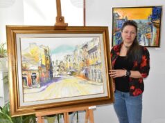Художничката Мария Райчева споделя спомени от пътешествията си в изложбата „Пътеписи в цвят“, която показва в Хасково