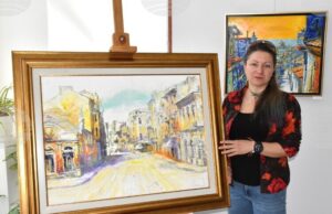 Художничката Мария Райчева споделя спомени от пътешествията си в изложбата „Пътеписи в цвят“, която показва в Хасково Художничката Мария Райчева споделя спомени от пътешествията си в изложбата „Пътеписи в цвят“, която показва в Хасково