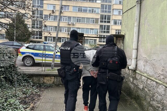 Четирима души са задържани при продължаваща специализирана полицейска операция в Шуменско, съставени са шест протокола